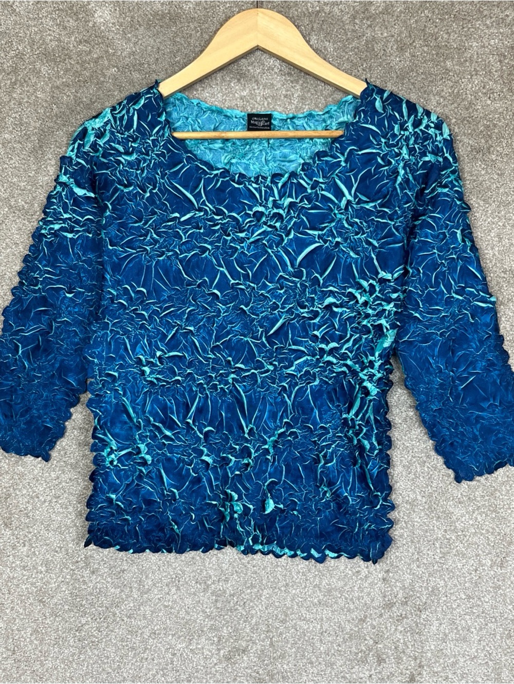 Magic Scarf Shirt Womens One Size Blue Crinkle Pullover 3/4 Sleeve Stretch- 5061